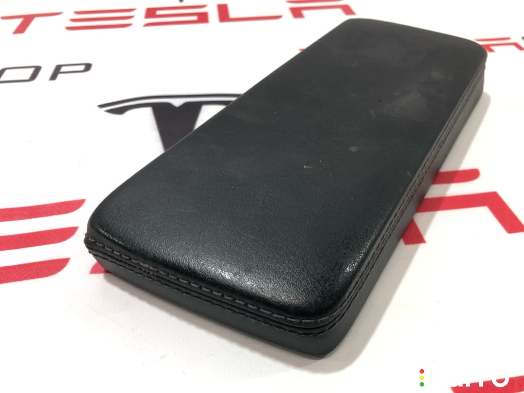 Подлокотник центральной консоли Tesla Model X 2015-2021, 1046444-22-D, фото 2