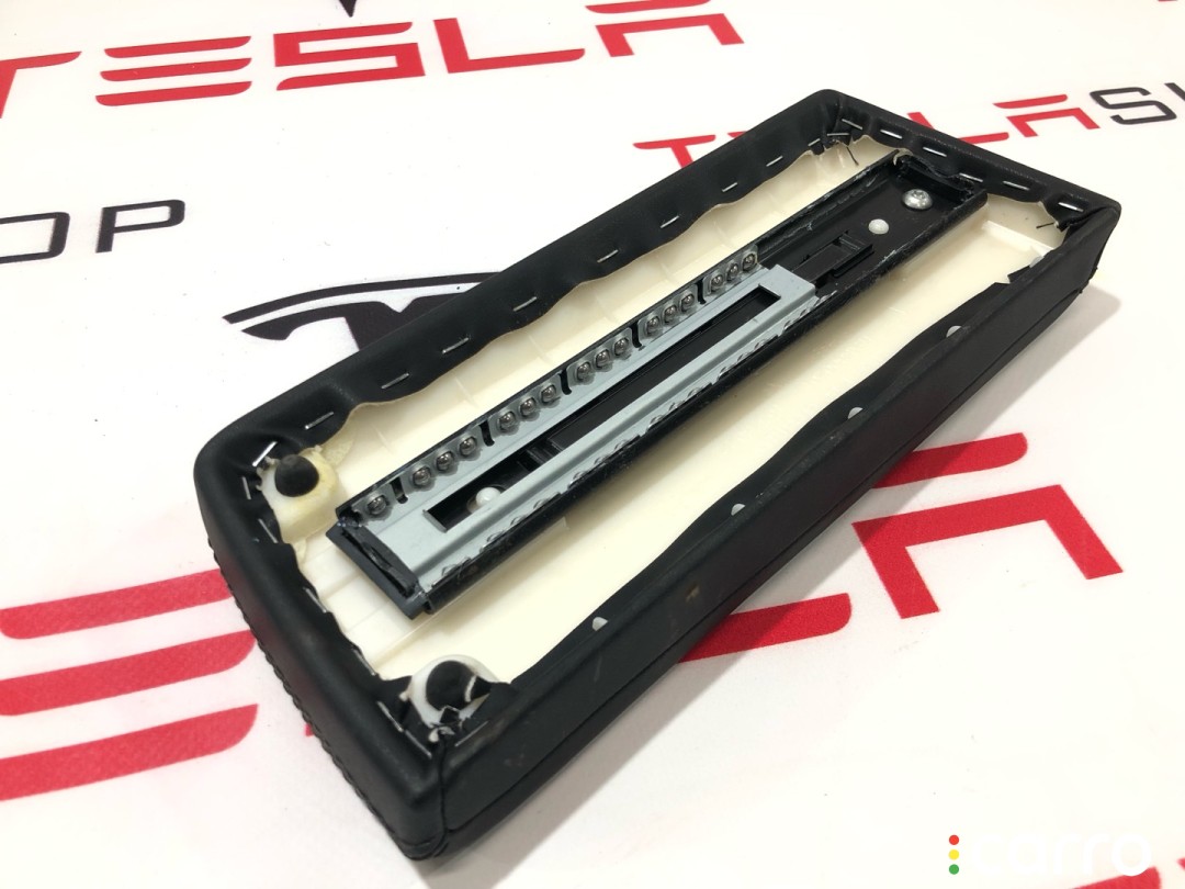 Подлокотник центральной консоли Tesla Model X 2015-2021, 1046444-22-D, фото 3