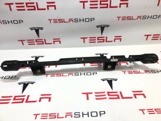 Кронштейн крепления вентилятора кондиционера, ориг. номер 1054164-00-D, Tesla Model X 2015-2021