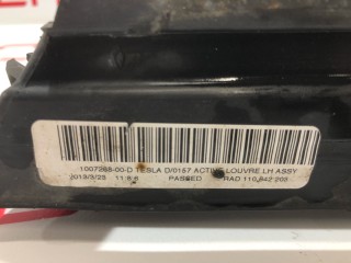 люверс переднего бампера левый, ориг. номер 1007268-00-D, Tesla Model S 2012-2016