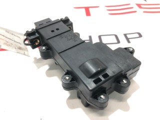 прочая запчасть, ориг. номер 1045354-00-B, Tesla Model X 2015-2021