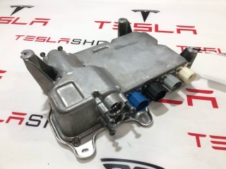 Джаншен бокс передний, ориг. номер 1049678-00-H, Tesla Model X 2015-2021