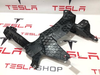 Кронштейн обшивки багажного отделения, ориг. номер 1080701-00-D, Tesla Model X 2015-2021