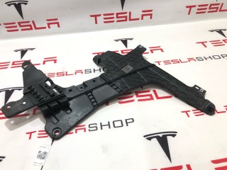 Кронштейн обшивки багажного отделения, ориг. номер 1080702-00-C, Tesla Model X 2015-2021