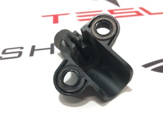 Корпус упора крышки багажника, ориг. номер 1051428-00-C, Tesla Model X 2015-2021