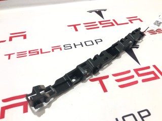 Кронштейн накладки, стойки В, ориг. номер 1053721-00-C, Tesla Model X 2015-2021