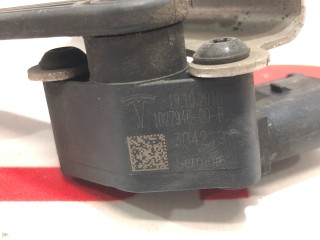 Датчик уровня пневмоподвески, ориг. номер 1027946-00-B, Tesla Model X 2015-2021