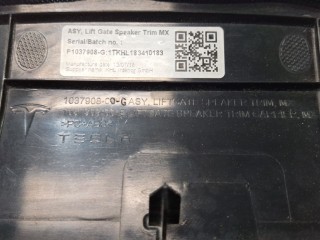 Накладка для динамиков крышки багажника, ориг. номер 1037908-00-G, Tesla Model X 2015-2021