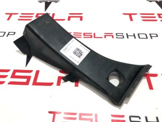 Накладка багажного проема наружная, ориг. номер 1021438-00-D, 1006675-00-D, Tesla Model S 2012-2016