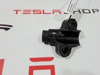 Корпус упора крышки багажника, ориг. номер 1051429-00-D, Tesla Model X 2015-2021