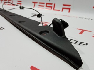 Датчик прижатия (накладка крышки багажника), ориг. номер 1056300-00-C, Tesla Model X 2015-2021