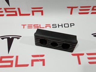 Опора под домкрат (подушка), ориг. номер 1009124-00-C, Tesla Model S 2012-2016