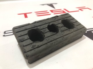 Опора под домкрат (подушка), ориг. номер 1009124-00-C, Tesla Model S 2012-2016