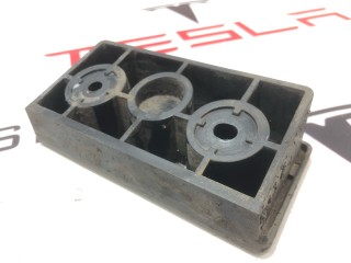 Опора под домкрат (подушка), ориг. номер 1009124-00-C, Tesla Model S 2012-2016