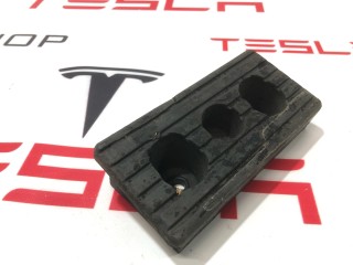 Опора под домкрат (подушка), ориг. номер 1009124-00-C, Tesla Model S 2012-2016