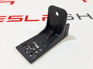Кронштейн крепления электропроводки, ориг. номер 1047662-00-C, Tesla Model S 2012-2016
