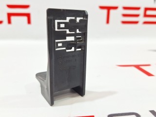 Кронштейн крепления электропроводки, ориг. номер 1047662-00-C, Tesla Model S 2012-2016
