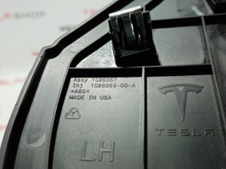 Накладка боковая торпеды, ориг. номер 1028359-00-A, Tesla Model S 2012-2016