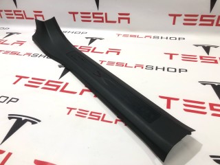 Накладка дверного порога, ориг. номер 1626481-98-B, Tesla Model X рест 2021-2026