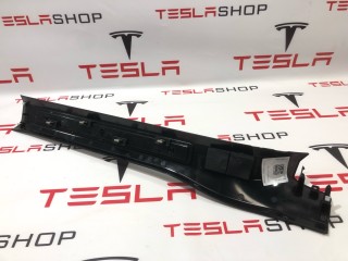Накладка дверного порога, ориг. номер 1626481-98-B, Tesla Model X рест 2021-2026