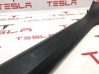 Накладка дверного порога, ориг. номер 1626482-98-B, Tesla Model X рест 2021-2026