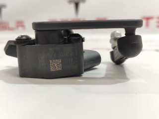 Датчик уровня пневмоподвески, ориг. номер 1420944-00-C, 1420941-00-B, Tesla Model X рест 2021-2026