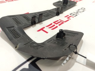 Кронштейн крепления фары противотуманной правой, ориг. номер 1493748-00-A, Tesla Model Y 2020-2026