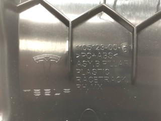 Накладка проема подъемной задней двери, ориг. номер 1105123-00-E, Tesla Model X рест 2021-2026