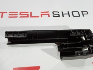 Заглушка салазки сиденья, ориг. номер 1031676-00-A, Tesla Model S 2012-2016