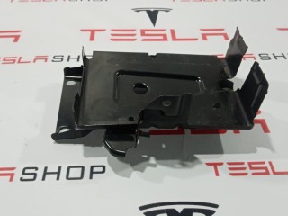 Крепление аккумулятора 12V, ориг. номер 1007556-00-C, Tesla Model S 2012-2016