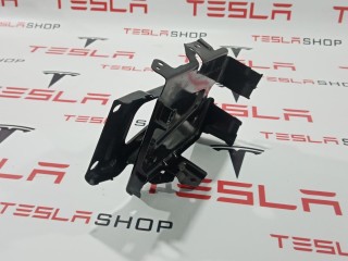 Крепление аккумулятора 12V, ориг. номер 1007556-00-C, Tesla Model S 2012-2016