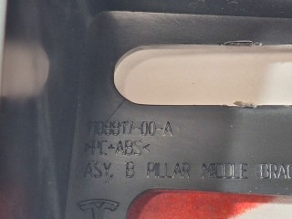 Кронштейн накладки, стойки В, ориг. номер 1108817-00-A, Tesla Model X рест 2021-2026
