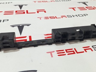 Кронштейн порога двери, ориг. номер 1053726-00-B, Tesla Model X рест 2021-2026