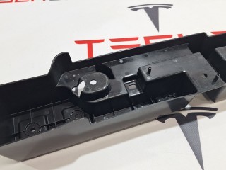 Кронштейн напольный 2-го ряда сидений, ориг. номер 1632502-00-A, Tesla Model X рест 2021-2026
