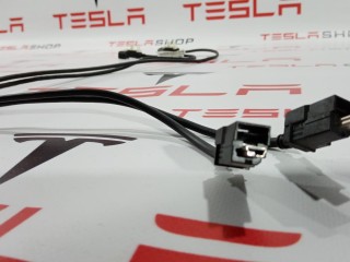 прочая запчасть, ориг. номер 1004815-08-B, Tesla Model S 2012-2016