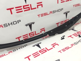 Накладка закрытия подъемной задней двери, ориг. номер 1041594-00-D, Tesla Model X рест 2021-2026