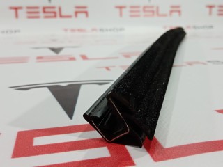 Уплотнитель стекла внутренний двери, ориг. номер 1038407-00-A, Tesla Model S 2012-2016