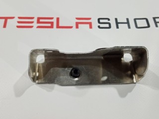 Кронштейн крепления обшивки двери, ориг. номер 1003540-00-A, Tesla Model S 2012-2016