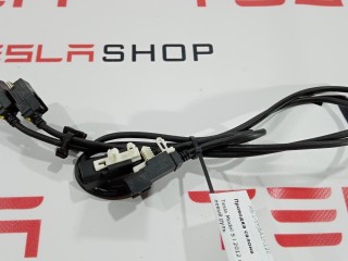 Кабель USB, ориг. номер 1004815-07-D, Tesla Model S 2012-2016