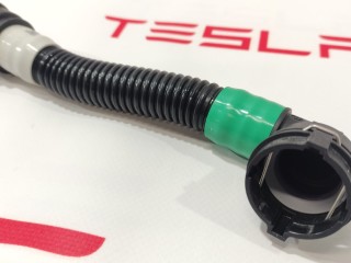 Шланги охлаждающей жидкости, ориг. номер 1585722-00-B, Tesla Model S 2-й рест 2021-2026