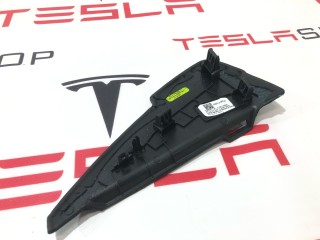 Накладка боковая торпеды, ориг. номер 1563061-00-D, Tesla Model S 2-й рест 2021-2026