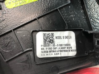 Накладка боковая торпеды, ориг. номер 1563061-00-D, Tesla Model S 2-й рест 2021-2026
