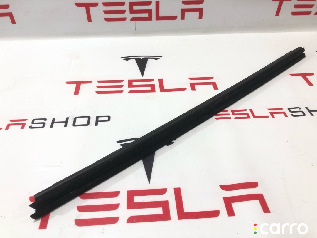 Уплотнитель стекла внутренний двери Tesla Model S 2-й рест 2021-2026, 1613731-00-A, фото 1