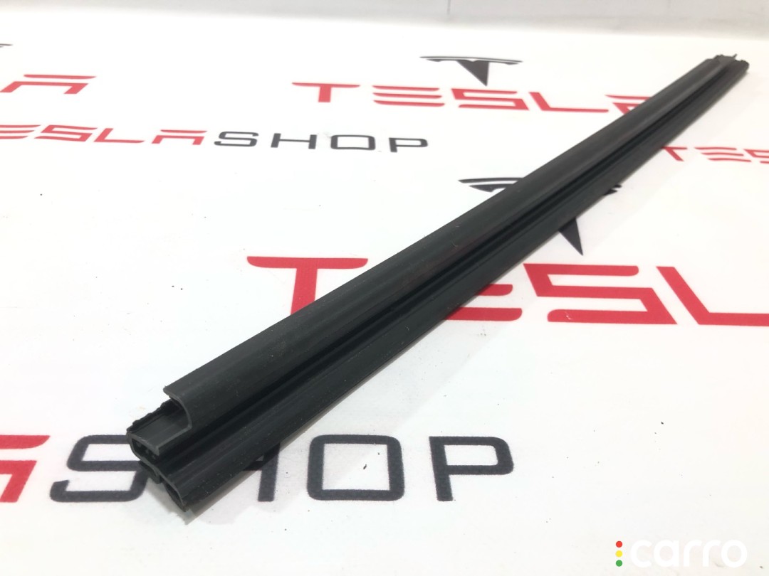 Уплотнитель стекла внутренний двери Tesla Model S 2-й рест 2021-2026, 1613731-00-A, фото 3