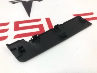 Заглушка обшивки (карты) двери, ориг. номер 1633657-01-F, 1566086-00-A, Tesla Model S 2-й рест 2021-2026