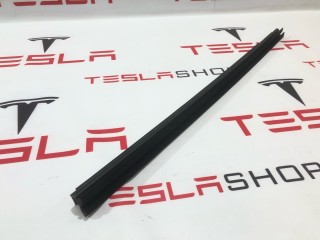 Уплотнитель стекла внутренний двери, ориг. номер 1613730-00-A, Tesla Model S 2-й рест 2021-2026