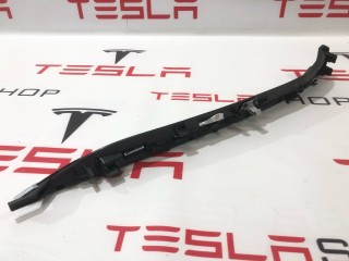 Накладка декоративная обшивки двери, ориг. номер 1588391-01-E, Tesla Model S 2-й рест 2021-2026