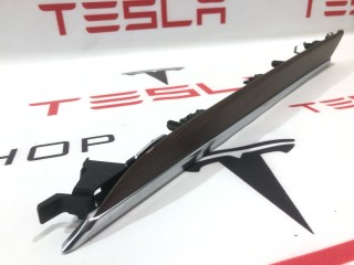 Накладка декоративная обшивки двери, ориг. номер 1566069-01-E, Tesla Model S 2-й рест 2021-2026