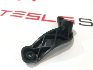Кронштейн карты (обшивки) двери, ориг. номер 1584795-00-A, Tesla Model S 2-й рест 2021-2026