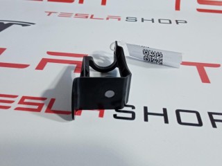 Кронштейн крепления электропроводки, ориг. номер 1004423-91-P, Tesla Model S 2012-2016